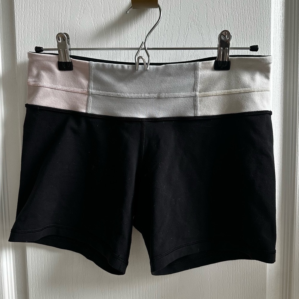LULULEMON Women's Reversible Black Yoga Gym Shorts